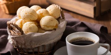 Aprenda a receita do melhor pão de queijo caseiro de todos os tempos