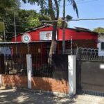 Casal é flagrado abandonando criança de 8 anos em beira de estrada