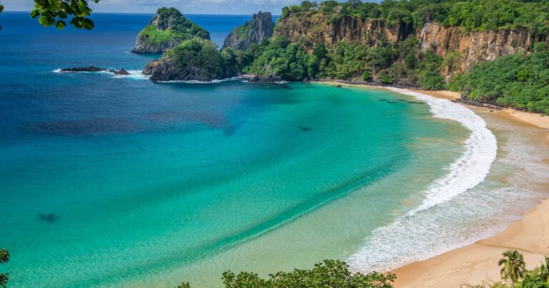 Saiba por que ESTA praia brasileira foi eleita a mais bonita do mundo