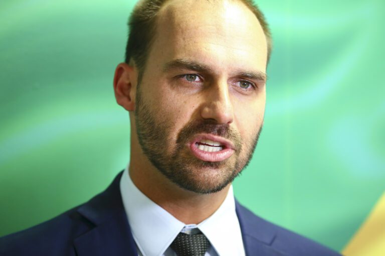 Eduardo sobre Bolsonaro ir à posse de Trump: “Não faz mal”