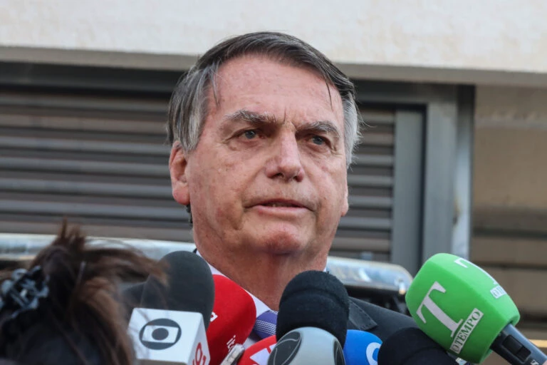 Jair Bolsonaro: “Lula e a covardia com os mais pobres via Pix”