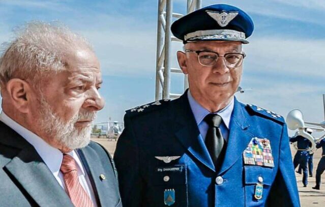 A queixa da caserna após Lula impor deprimente humilhação ao comandante da aeronáutica