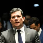 Moraes, Dino e Zanin vão julgar Jair Bolsonaro, decide Barroso